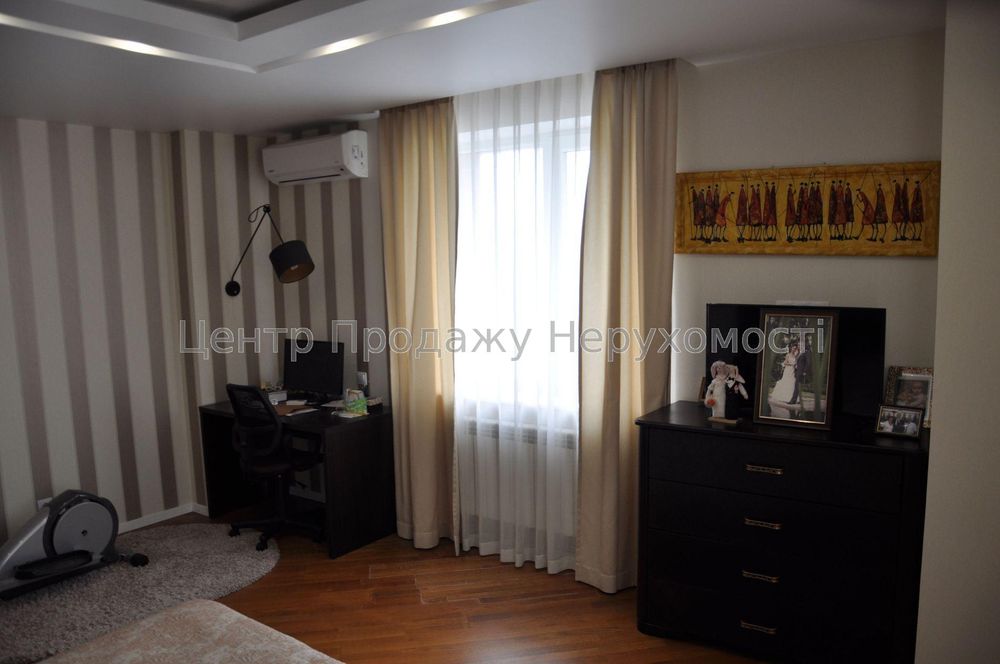 Центр Продажу Нерухомості продає 3 квартиру