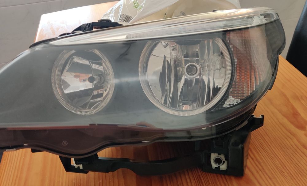 Ótica/Farol esquerdo BMW (E61)