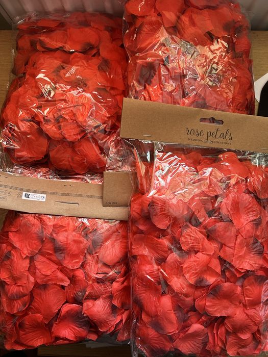Płatki róż czerwone 4 paczki po 500 sztuk dekoracja na walentynki