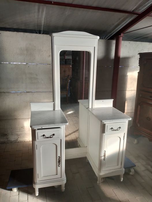 Toaletka z blatem marmurowym