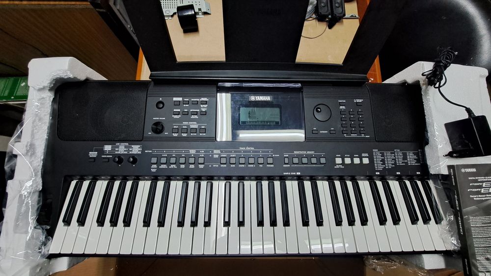 Órgão Yamaha PSR-E463