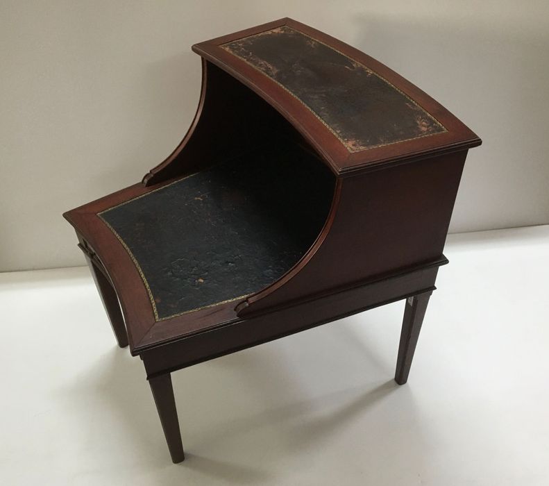 Corner Table – 1940s64551182170243121