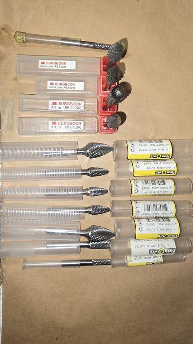 Conjunto 12 fresas de tungsténio - 10 novas / 2 usadas