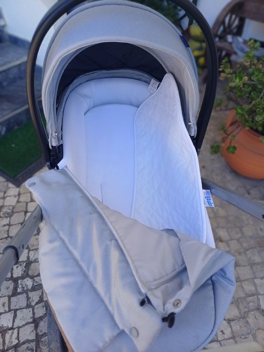 Trio   CHICCO  I-SIZE  com    ISOFIX