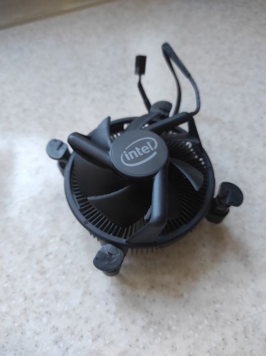 Боксовий кулер intel