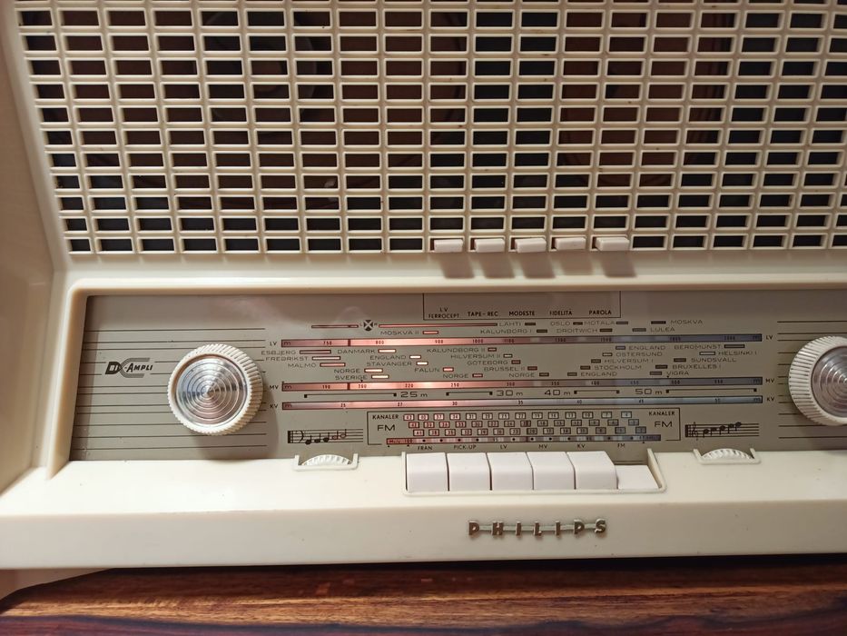 Radio Phiilips Bi - Ampli B6 X 82A tube radio