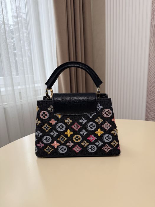 Сумка Louis Vuitton Capucines MM Black Multicolor Embroidered Monogram
