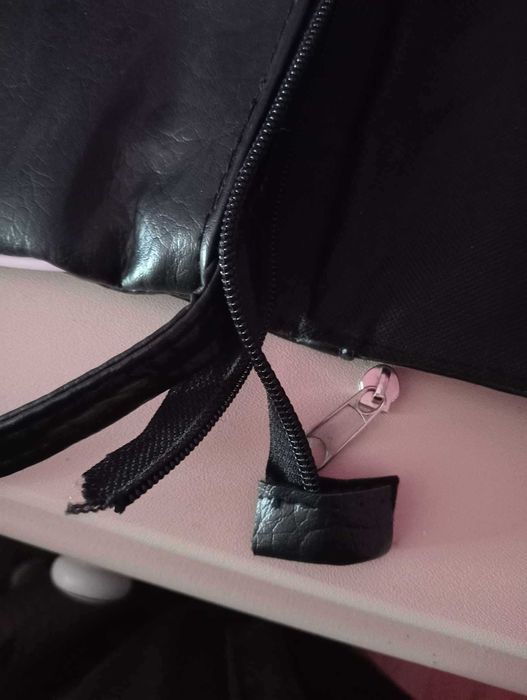 ML_002 | Mala Tira Colo | Imitação Hello Kitty | Fechos Estragados