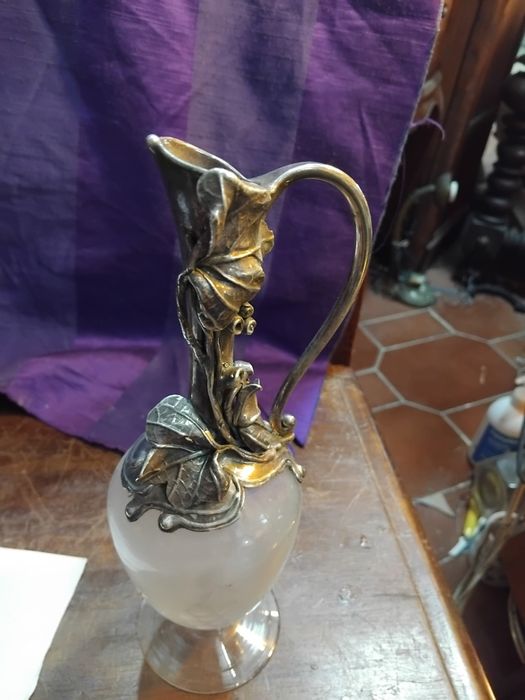Jarro em vidro e prata com marca e contraste