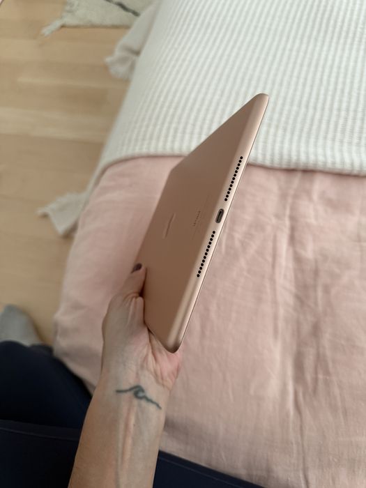 iPad (6th generation)