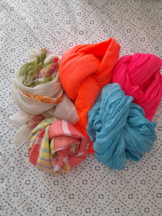 5 Lenços/ Echarpes por 10 euros