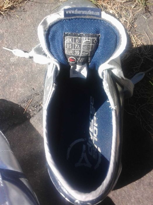 Buty sportowe firmy Diverse srebrne