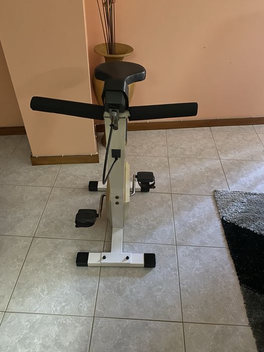 Bicicleta estatica em bom estado .