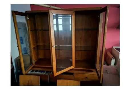 Móvel louceiro em madeira maciça, nunca utilizado.