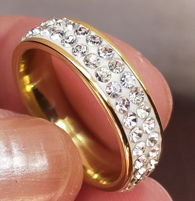 Vendo anel de aço com pedras