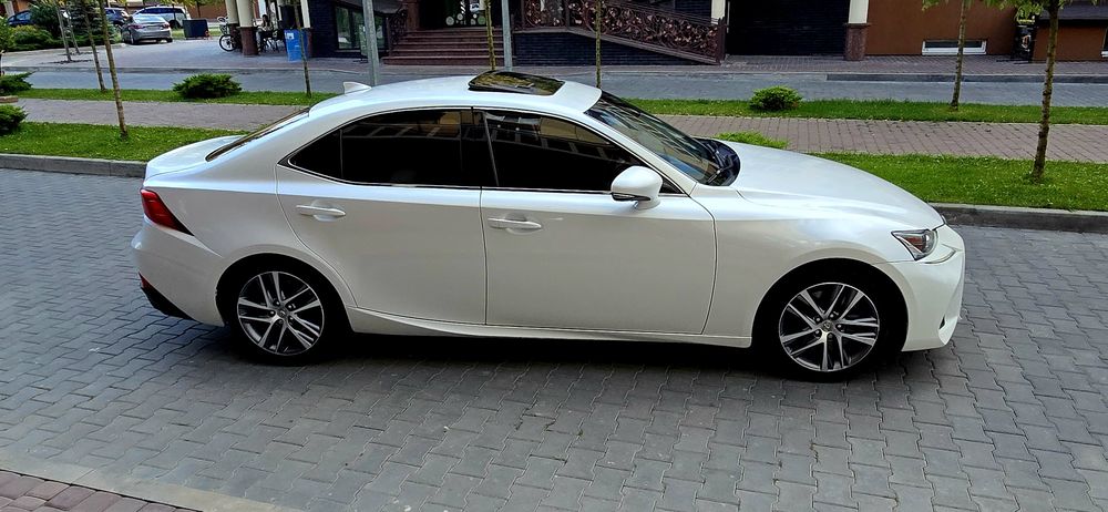 Lexus is300 2.0 2017 ідеал