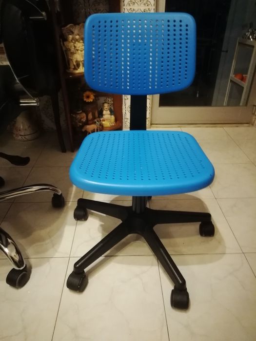 2 Boas Cadeiras Muito Confortáveis Pele Sintética