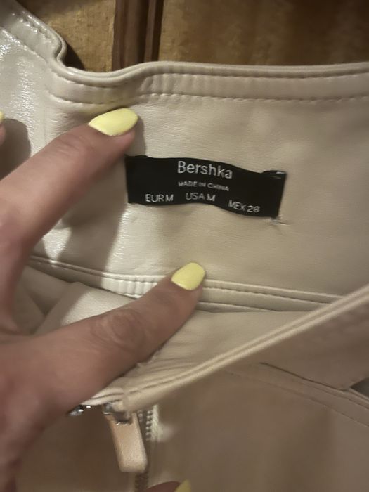 Calças de napa com recortes dos lados Bershka,sensuais,novas,36-6€