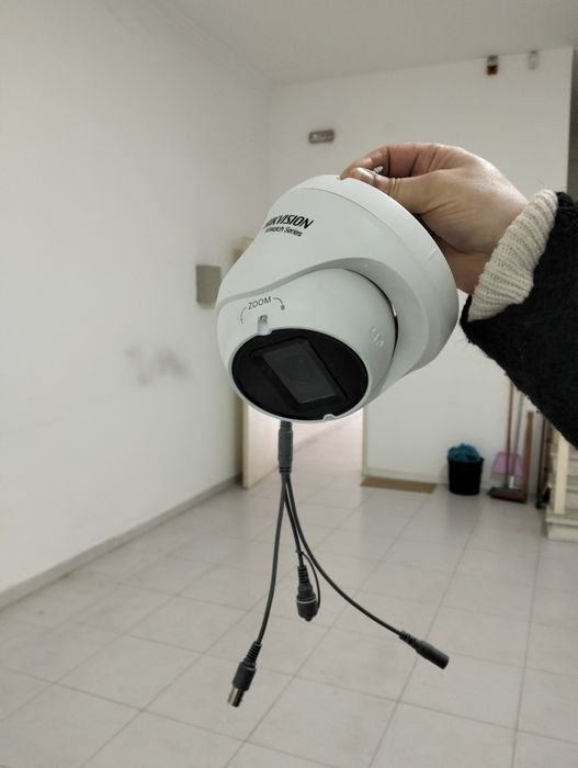 Câmara de vídeo vigilância Hikvision