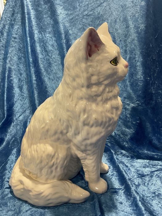 Gato porcelana siamês Bordalo altura 28 cm ,mais anúncios abaixo