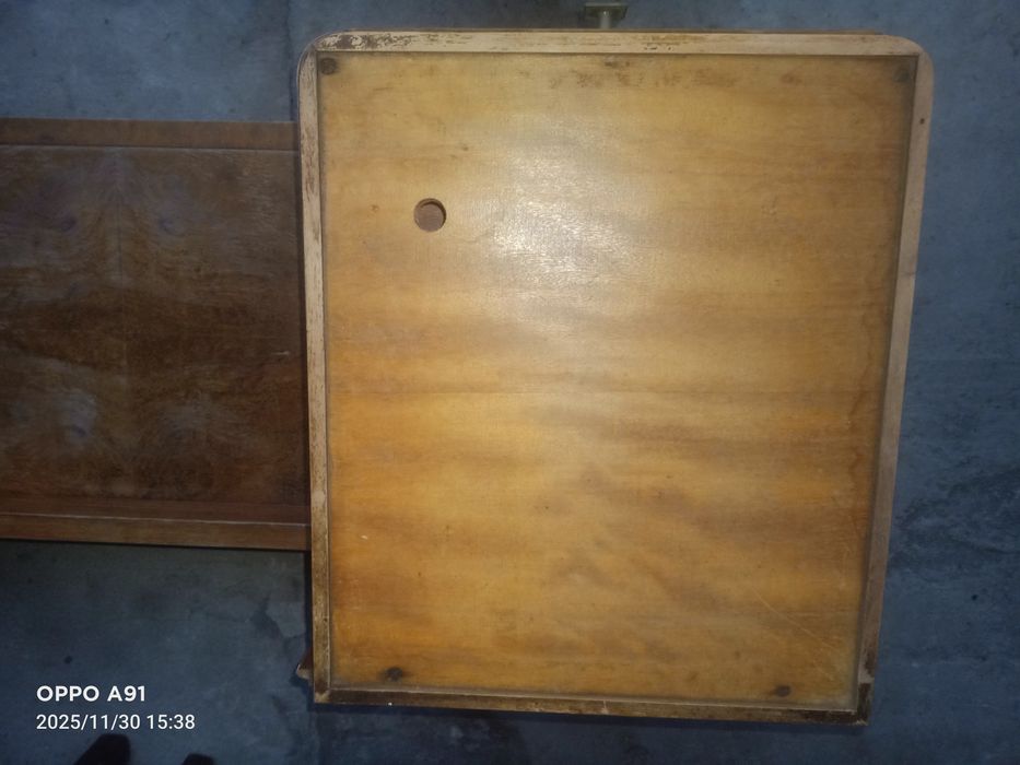 Toaletka PRL w dobrym stanie.