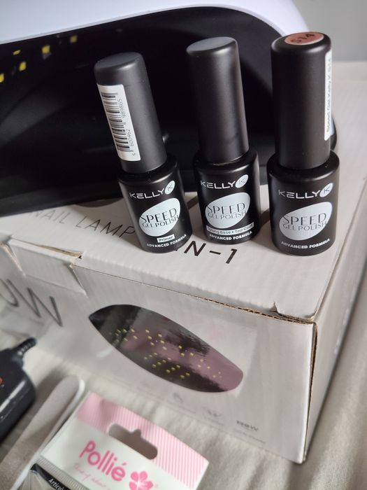 Kelly K gel unhas