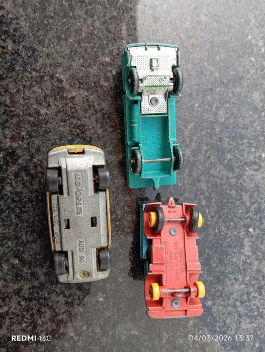 Conjunto 3 carros miniatura antigos
