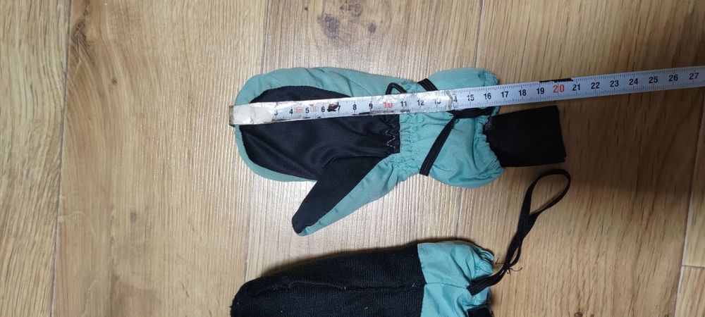 2,5-3 роки зимова шапка шолом, рукавиці краги не промокає, зимові