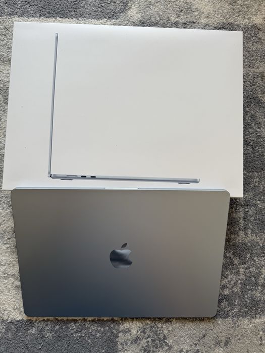 Macbook Air M4 15” SkyBlue