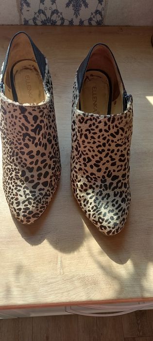 Ботильоны из натуральной кожи пони с анималистичным рисунком и замшевы