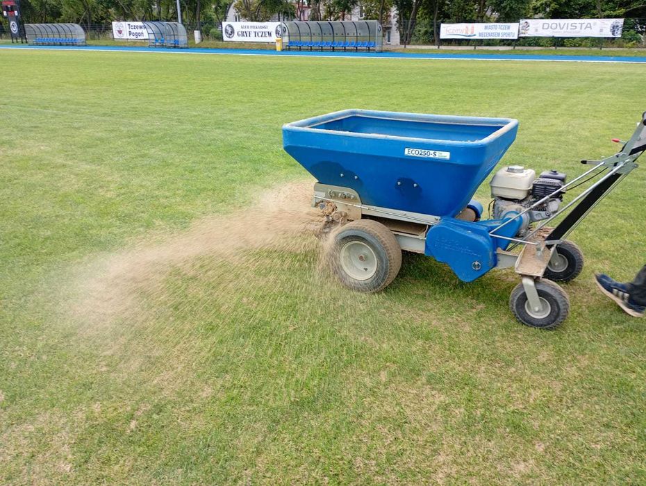 Renowacja pielęgnacja i budowa boisk sportowych Aeracja Wertykulacja Piaskowanie