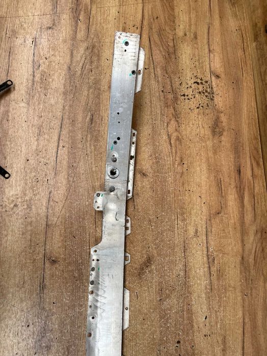 Belka zderzaka przedniego Mercedes W213