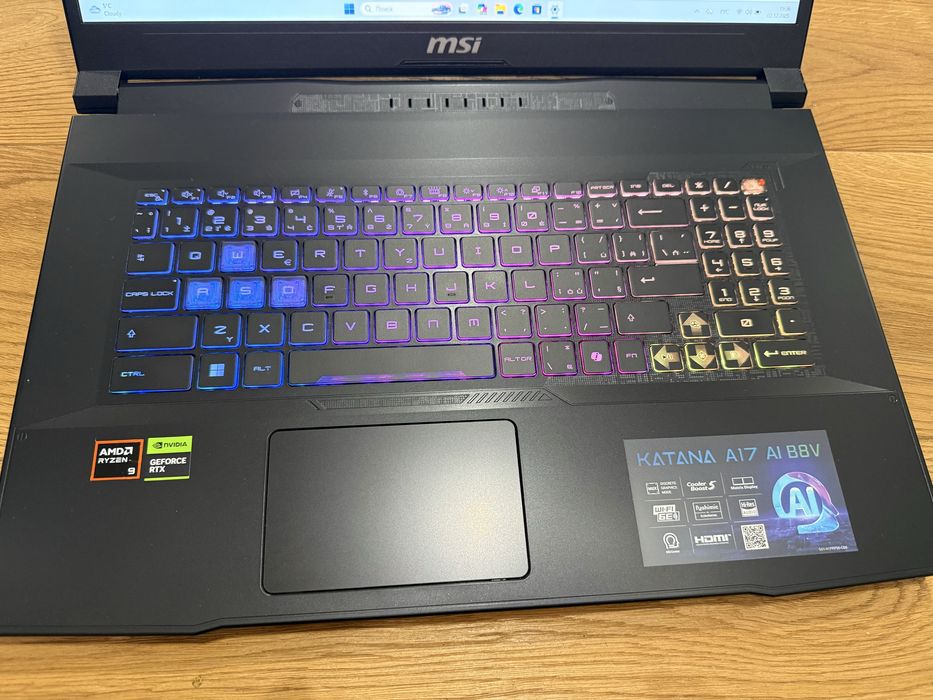 MSI Katana A17 AI B8VF (B8VF-887XCZ)