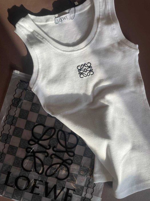 Top Loewe Branco Elegante