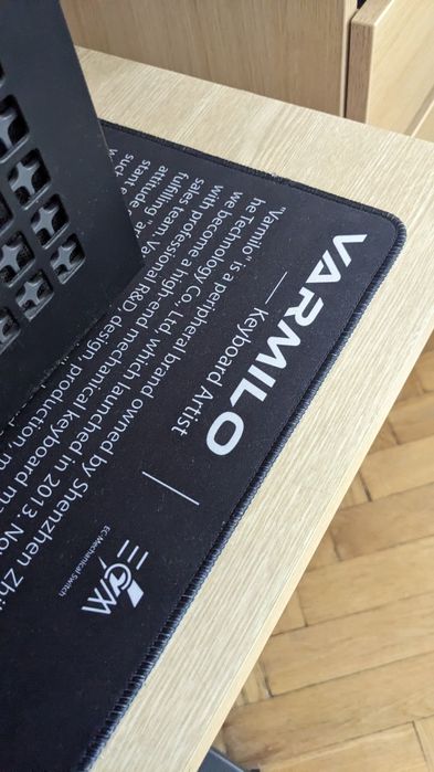 Обміняю коврик для миші Varmilo у хорошому стані на менший