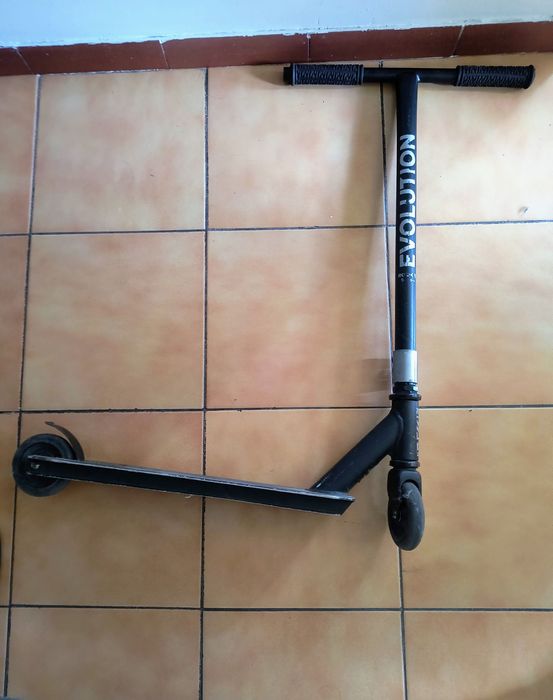 Hulajnoga wyczynowa na skatepark pumptrack