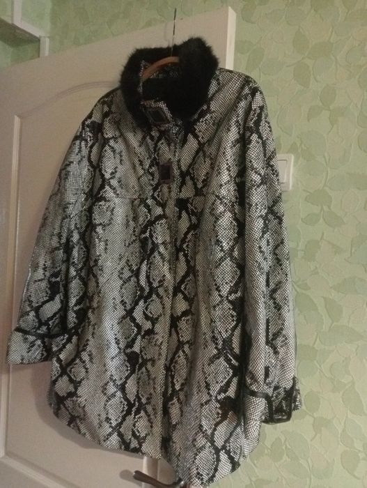 Демісезонна жіноча куртка 56р.