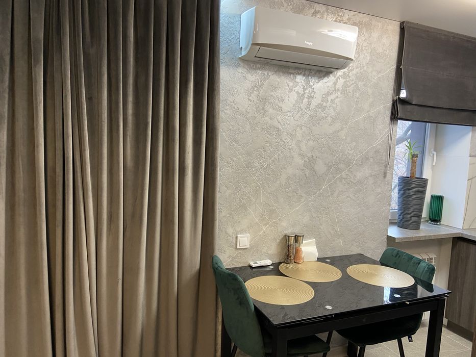 Здам  1-к командирувальним ,біля площі Володимира Великого