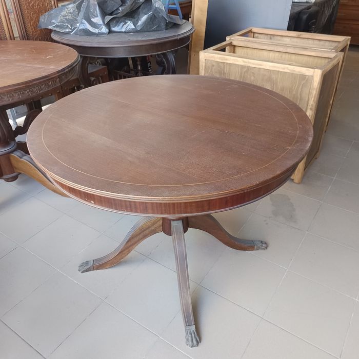 Mesa extensível com pé de galo