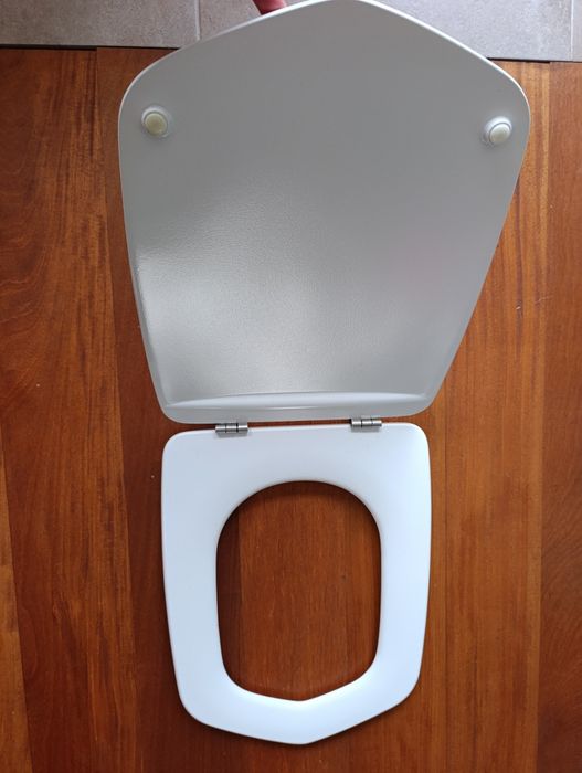 Tampa de sanita resistente