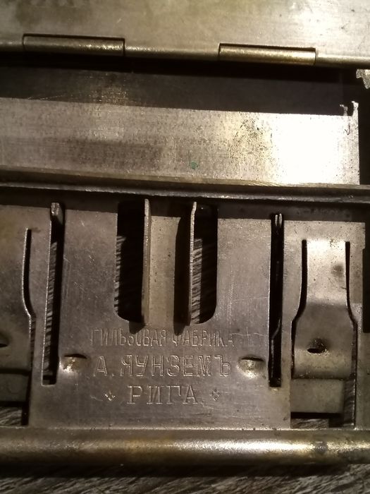 Zabytkowa maszynka do nabijania gliz papierosowych