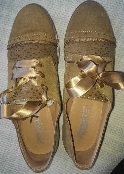 Sapatos clássicos com atacador acetinado