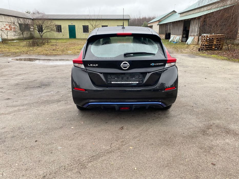 Фонарь Задний бампер Nissan Leaf Ляда Кришка багажника Нисан Лиф Ze1