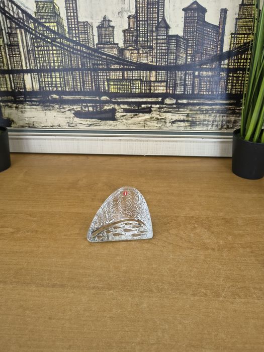 Szklany przycisk do papieru Iittala – Made in Finland