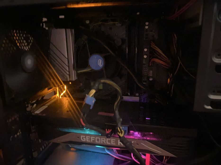 Gigabyte z390d ddr4 16 gb 3200 cl 16 kingston fury i5 8400