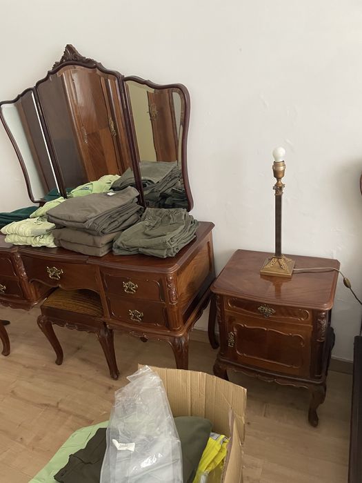 Mobilia de quarto antiga vintage