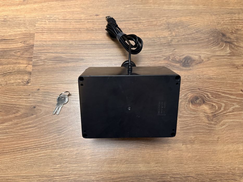 Button box ze stacyjką