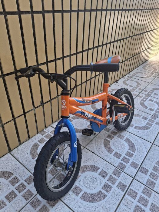 Bicicleta infantill c/ capacete