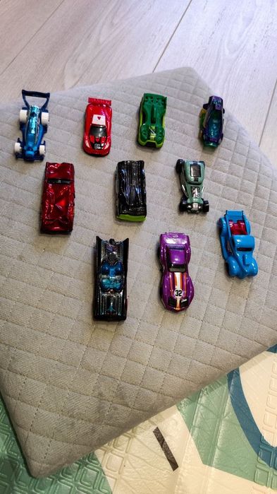 Продам машинки HotWheels