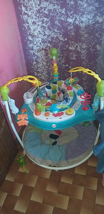Saltitao Fisher price com oferta da mantinha de baixo
